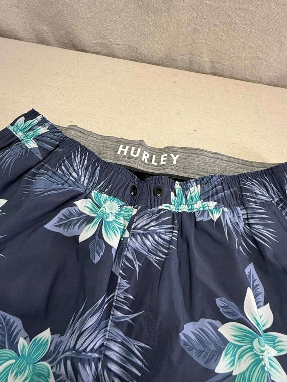 Hurley Men's Navy Floral Swim Trunks - Size Large